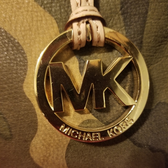 Sale!!!😍😍😍RARE! Beautiful Michael Kors Camo Bag in amazing condition - Picture 7 of 14